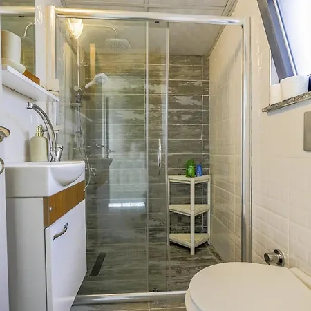Flat W Shared Pool And Balcony 8 Min To Villa