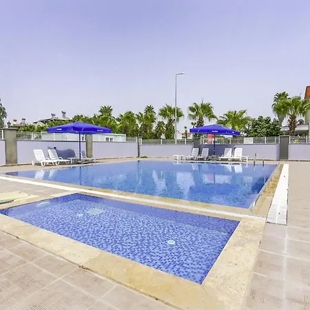 Flat W Shared Pool And Balcony 8 Min To *