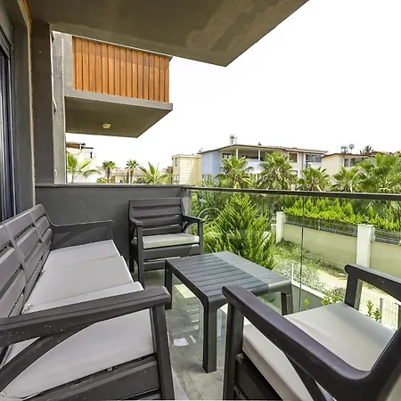 Flat W Shared Pool And Balcony 8 Min To ヴィラ *