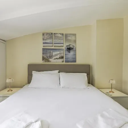 Villa Flat W Shared Pool And Balcony 8 Min To