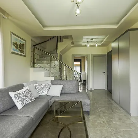 Flat W Shared Pool And Balcony 8 Min To